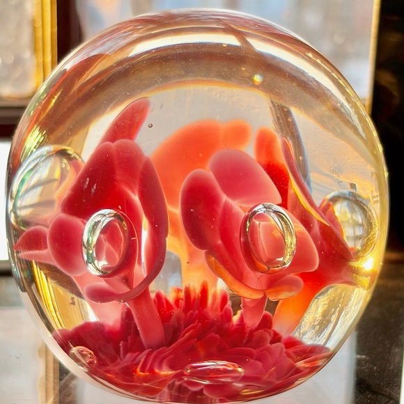 VINTAGE JOE ST CLAIRE ART GLASS PINK TRUMPET FLOWER BUBBLE PAPERWEIGHT - Picture 3 of 7